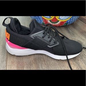 Womans, brand new puma shoe soze 7